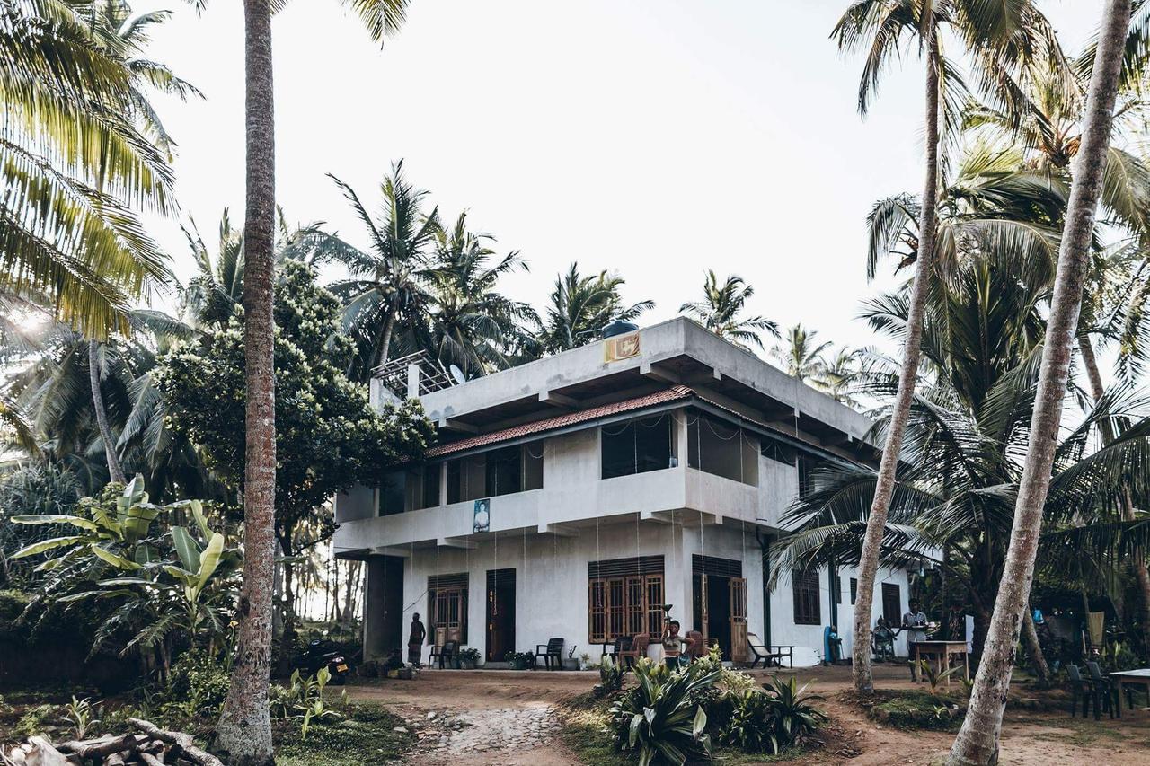 Surf Home Stay Hiriketiya Диквелла Экстерьер фото